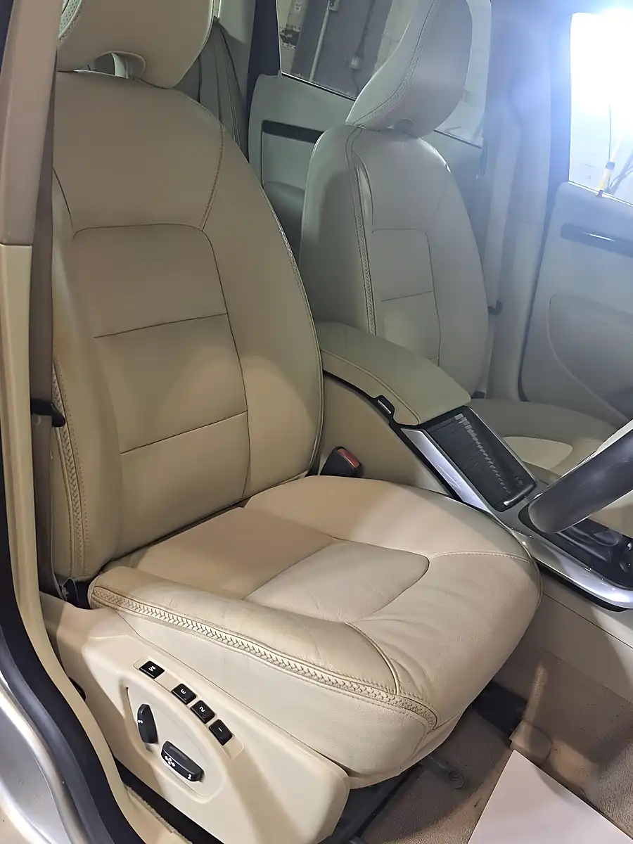 Used 2016 Volvo XC70 Se Lux Gold - Interior and Exterior details 14