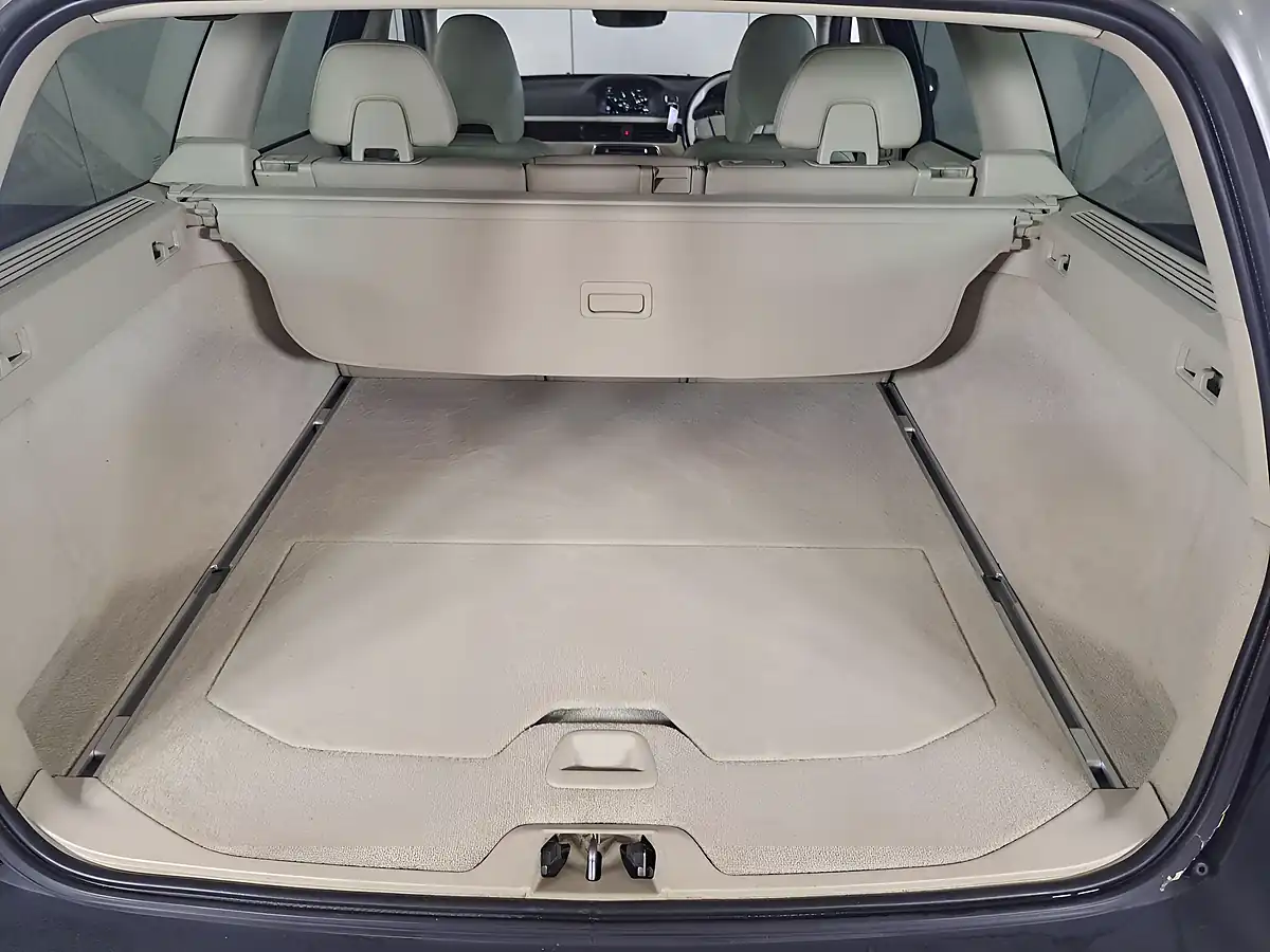 Used 2016 Volvo XC70 Se Lux Gold - Interior and Exterior details 17