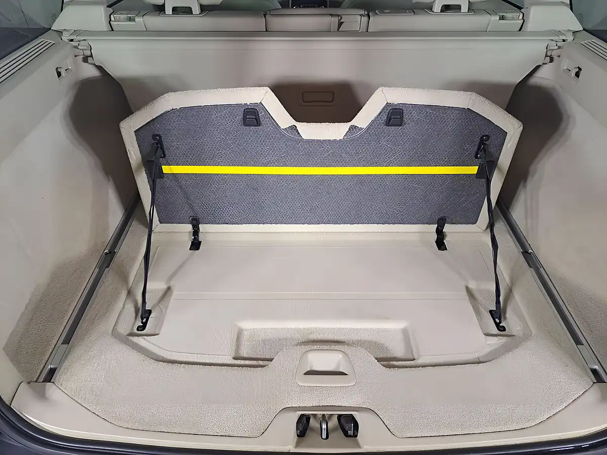 Used 2016 Volvo XC70 Se Lux Gold - Interior and Exterior details 18