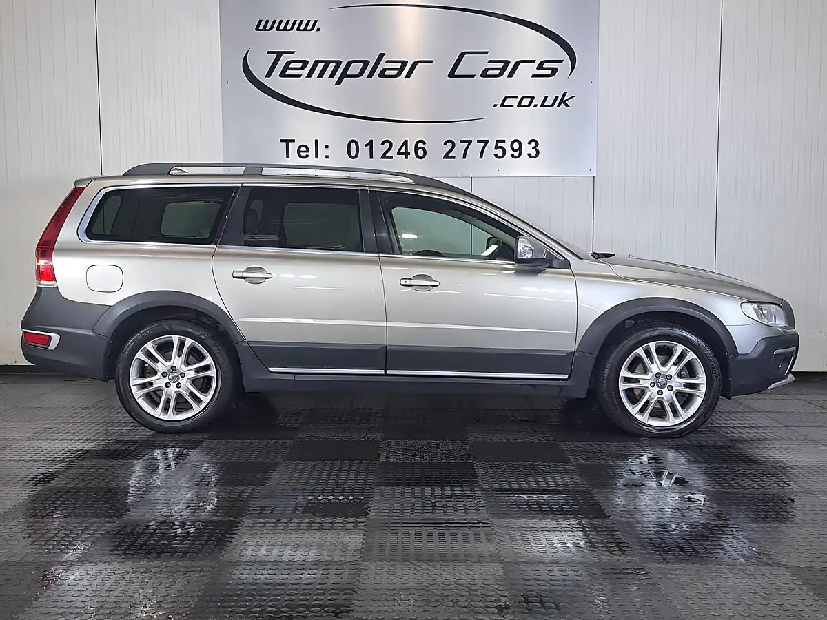 Used 2016 Volvo XC70 Se Lux Gold - Interior and Exterior details 3