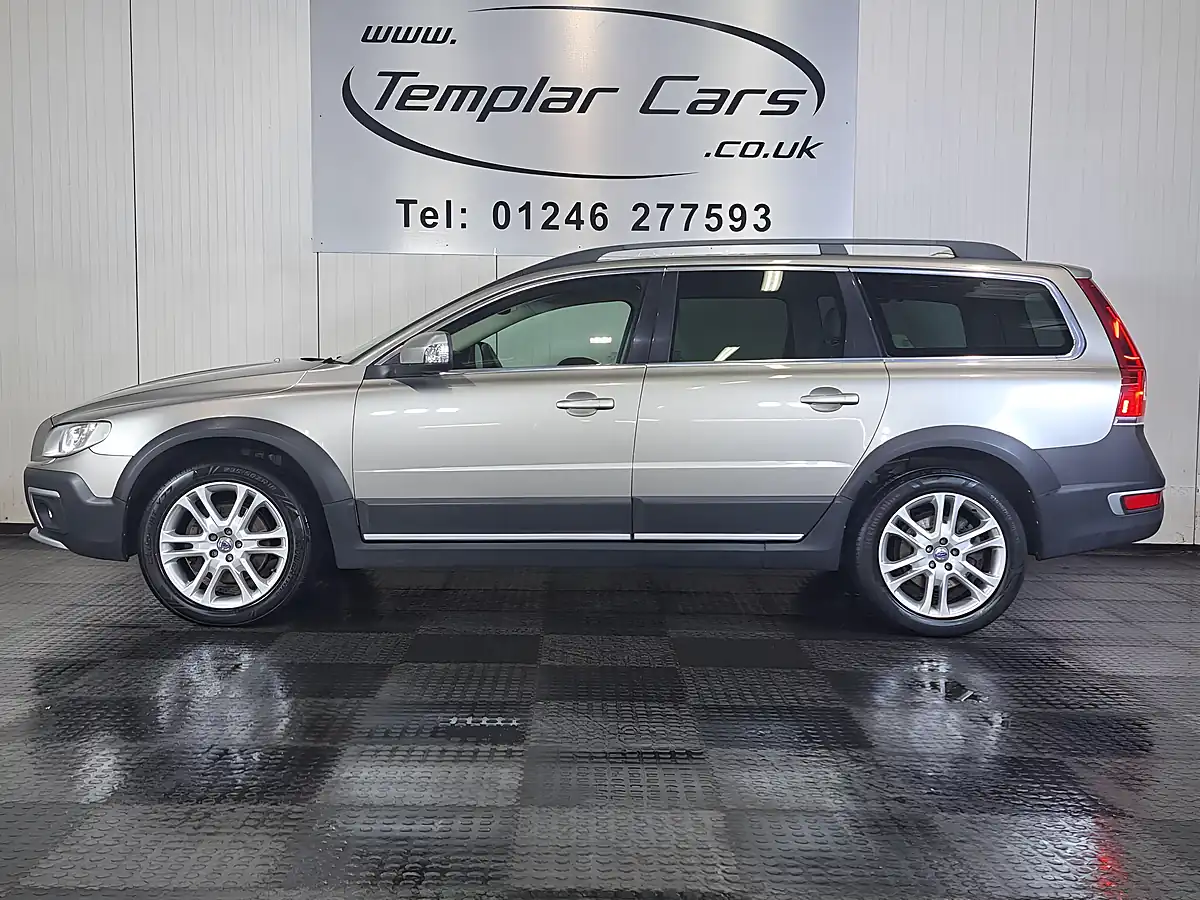 Used 2016 Volvo XC70 Se Lux Gold - Interior and Exterior details 5