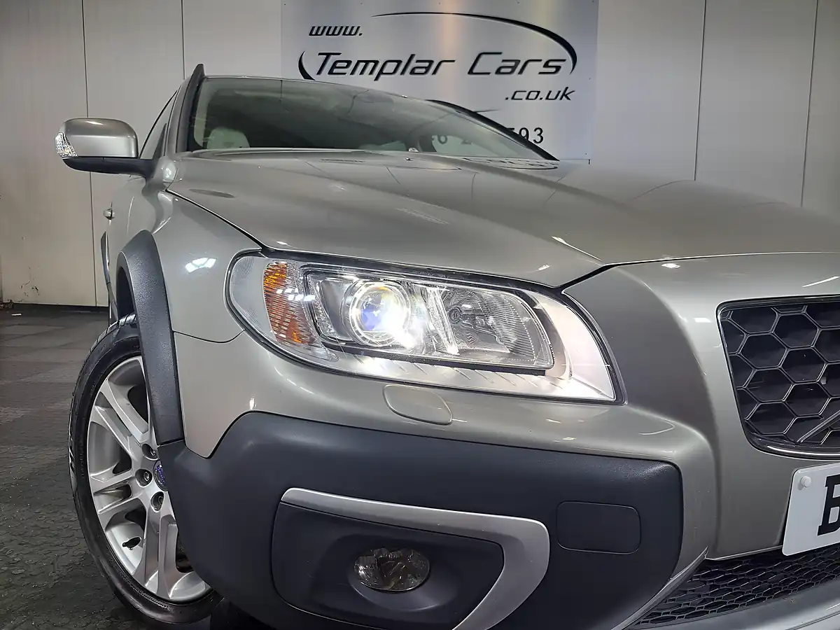 Used 2016 Volvo XC70 Se Lux Gold - Interior and Exterior details 7