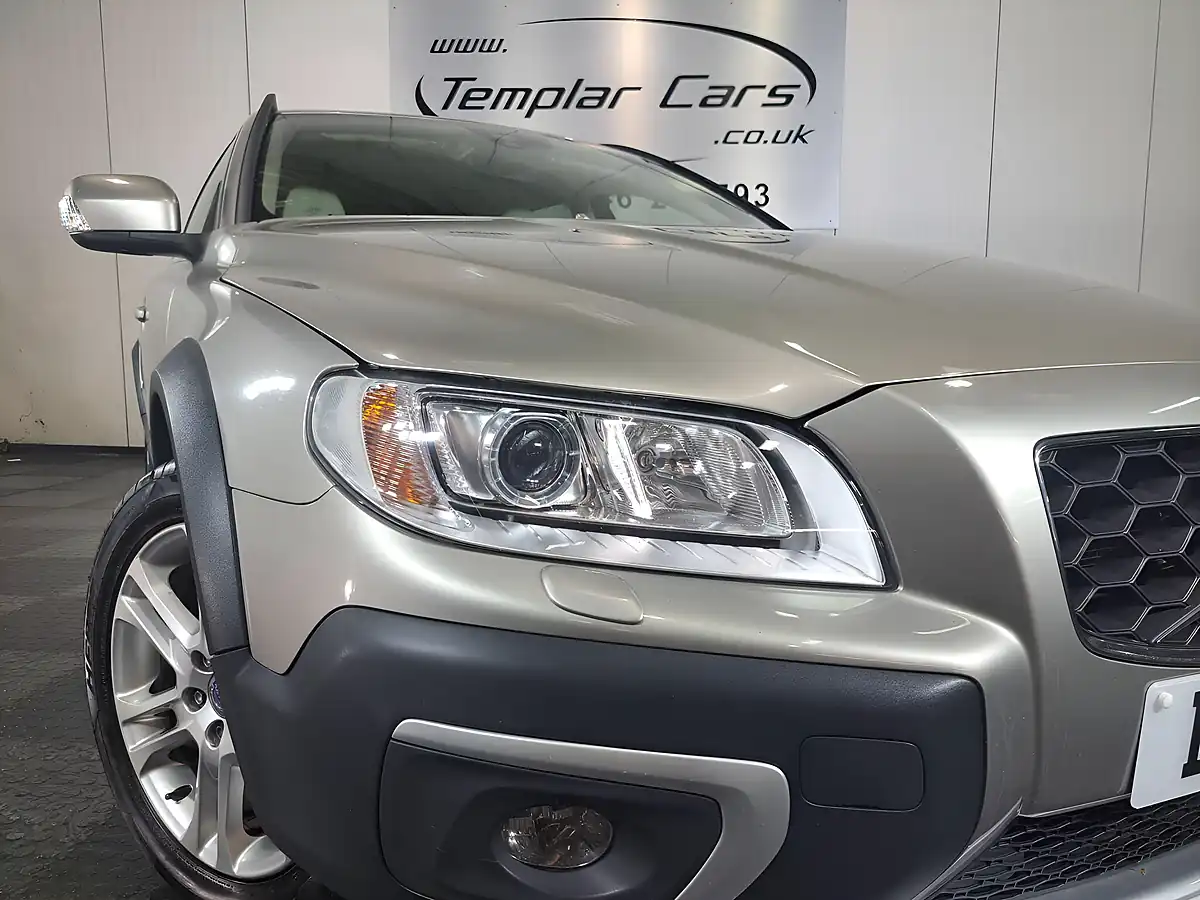 Used 2016 Volvo XC70 Se Lux Gold - Interior and Exterior details 8