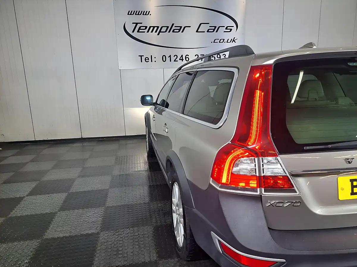 Used 2016 Volvo XC70 Se Lux Gold - Interior and Exterior details 9