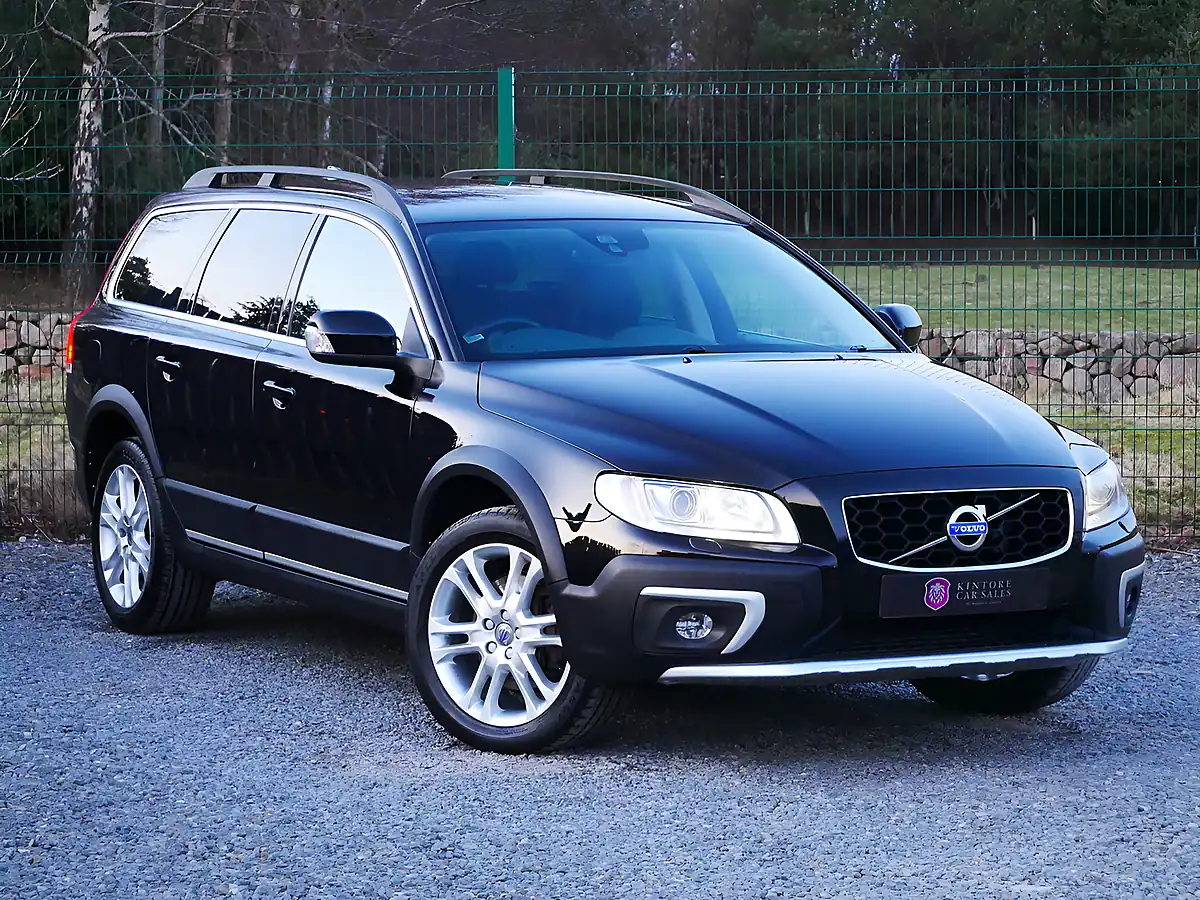Used 2016 Volvo XC70 Se Lux Onyx Black - Front View
