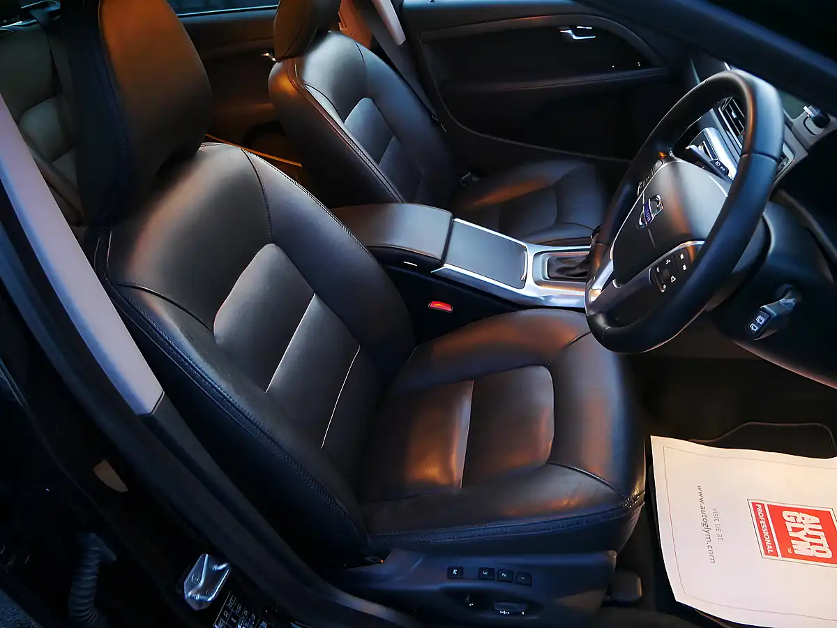Used 2016 Volvo XC70 Se Lux Onyx Black - Interior and Exterior details 11