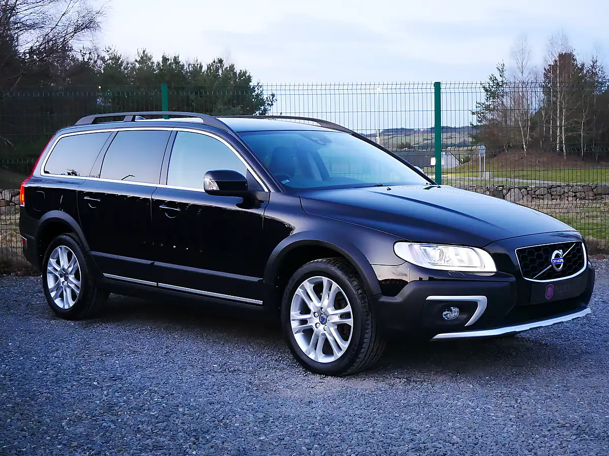 Used 2016 Volvo XC70 Se Lux Onyx Black - Interior and Exterior details 2