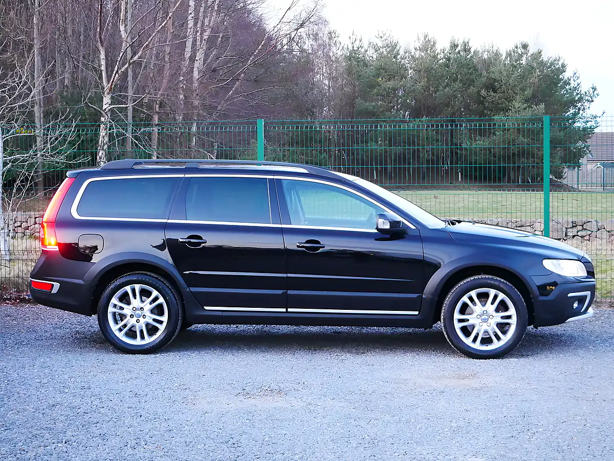 Used 2016 Volvo XC70 Se Lux Onyx Black - Interior and Exterior details 5