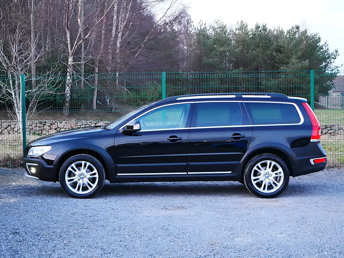 Used 2016 Volvo XC70 Se Lux Onyx Black - Interior and Exterior details 6
