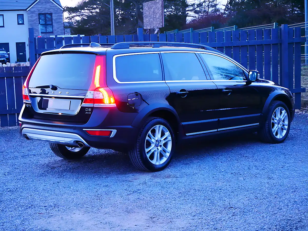 Used 2016 Volvo XC70 Se Lux Onyx Black - Interior and Exterior details 9