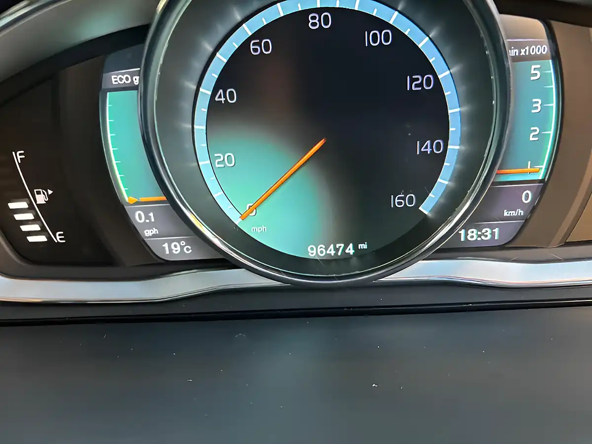 Used 2016 Volvo XC70 Se Lux Silver - Interior and Exterior details 14