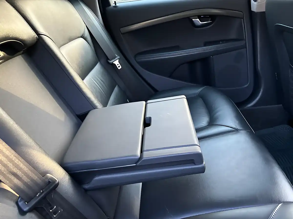 Used 2016 Volvo XC70 Se Lux Silver - Interior and Exterior details 16