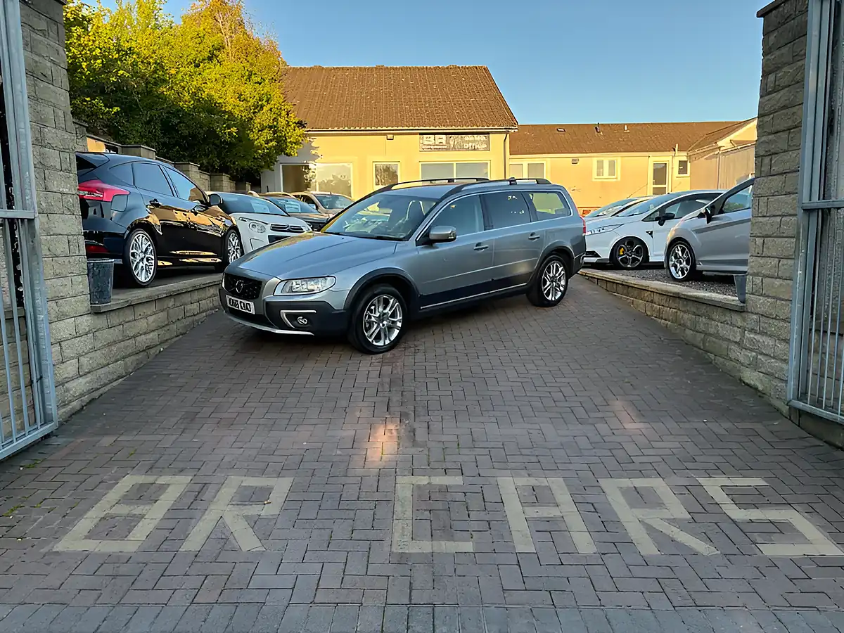 Used 2016 Volvo XC70 Se Lux Silver - Interior and Exterior details 3