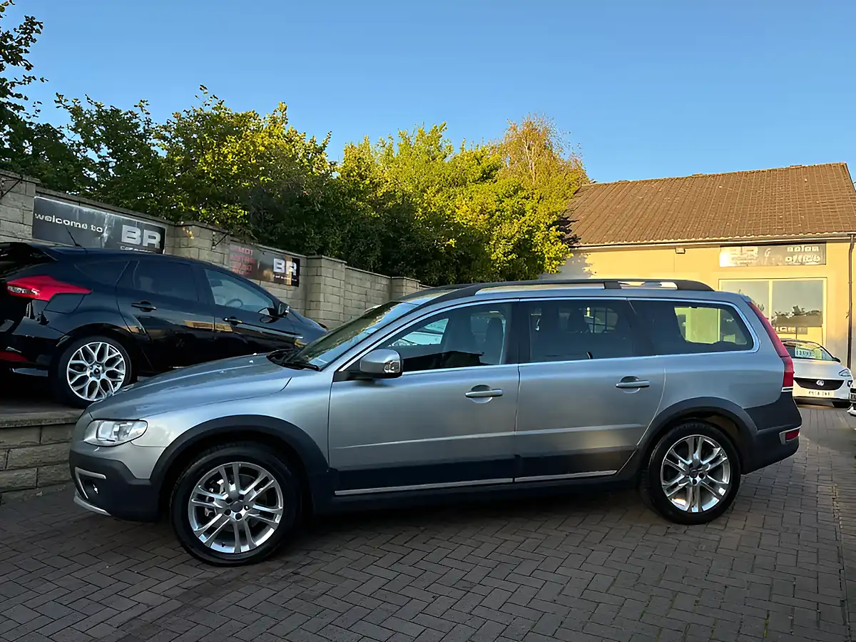 Used 2016 Volvo XC70 Se Lux Silver - Interior and Exterior details 5