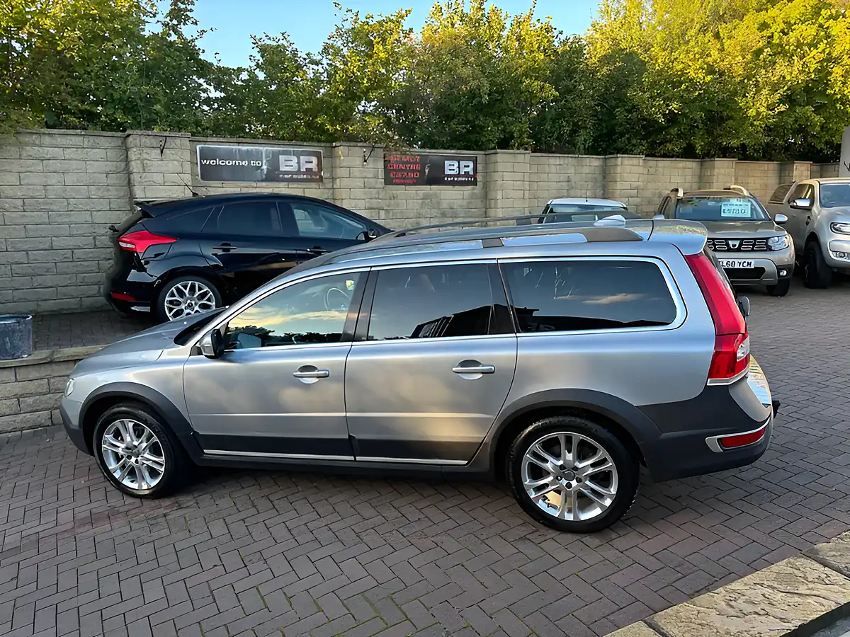 Used 2016 Volvo XC70 Se Lux Silver - Interior and Exterior details 6