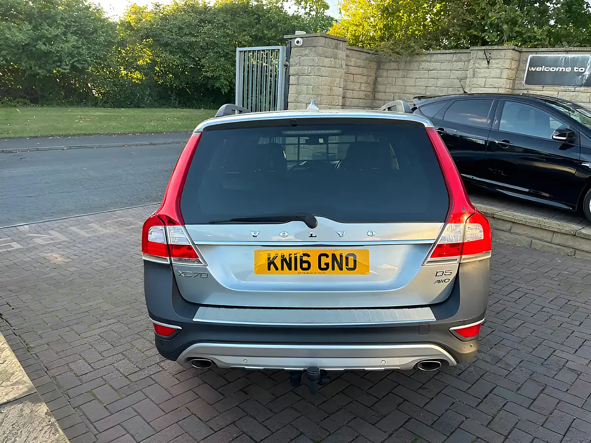 Used 2016 Volvo XC70 Se Lux Silver - Interior and Exterior details 8
