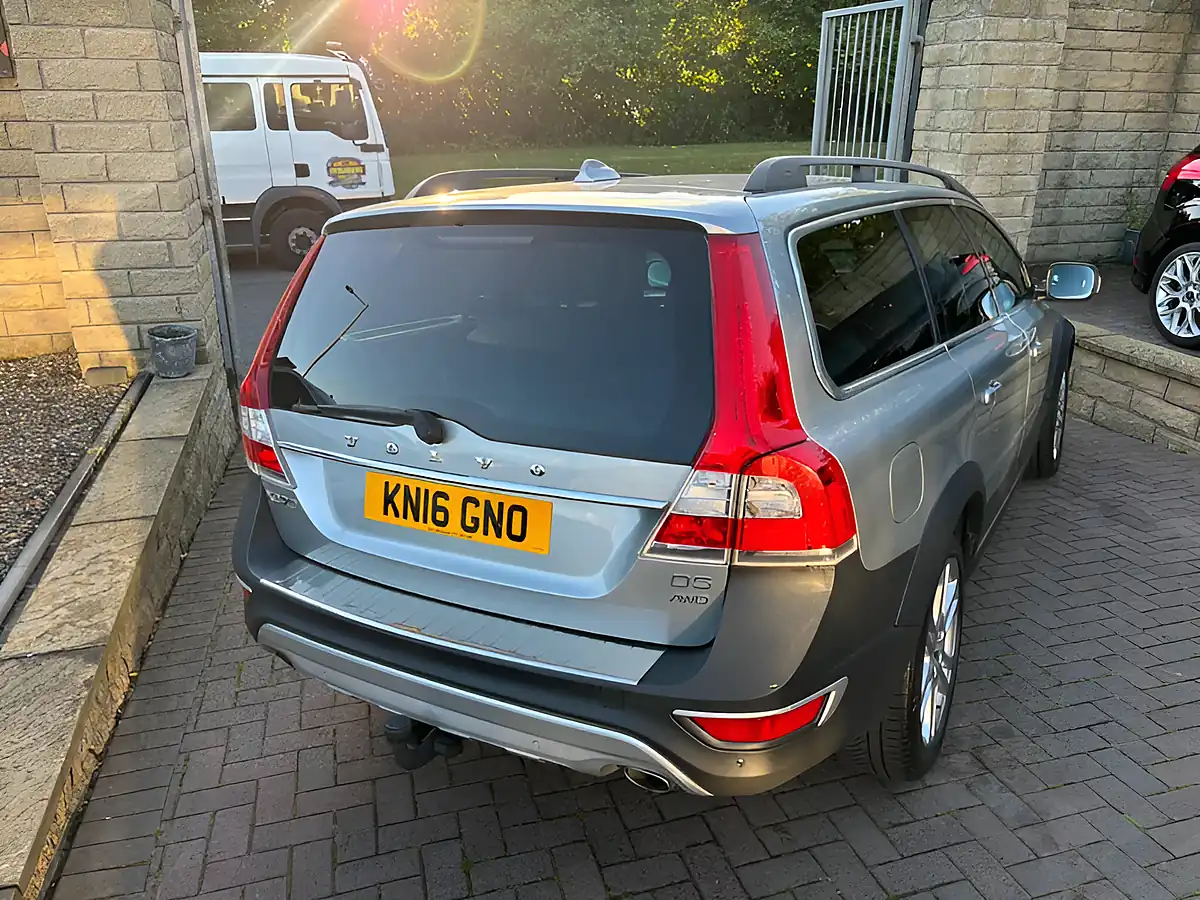 Used 2016 Volvo XC70 Se Lux Silver - Interior and Exterior details 9