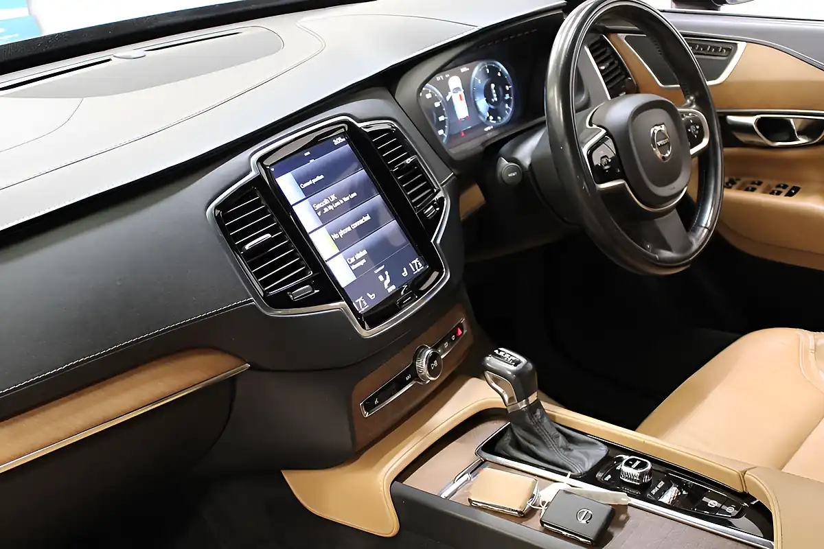 Used 2016 Volvo XC90 Inscription Blue - Interior and Exterior details 11