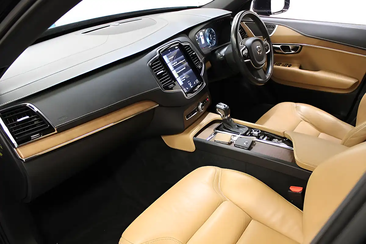Used 2016 Volvo XC90 Inscription Blue - Interior and Exterior details 2