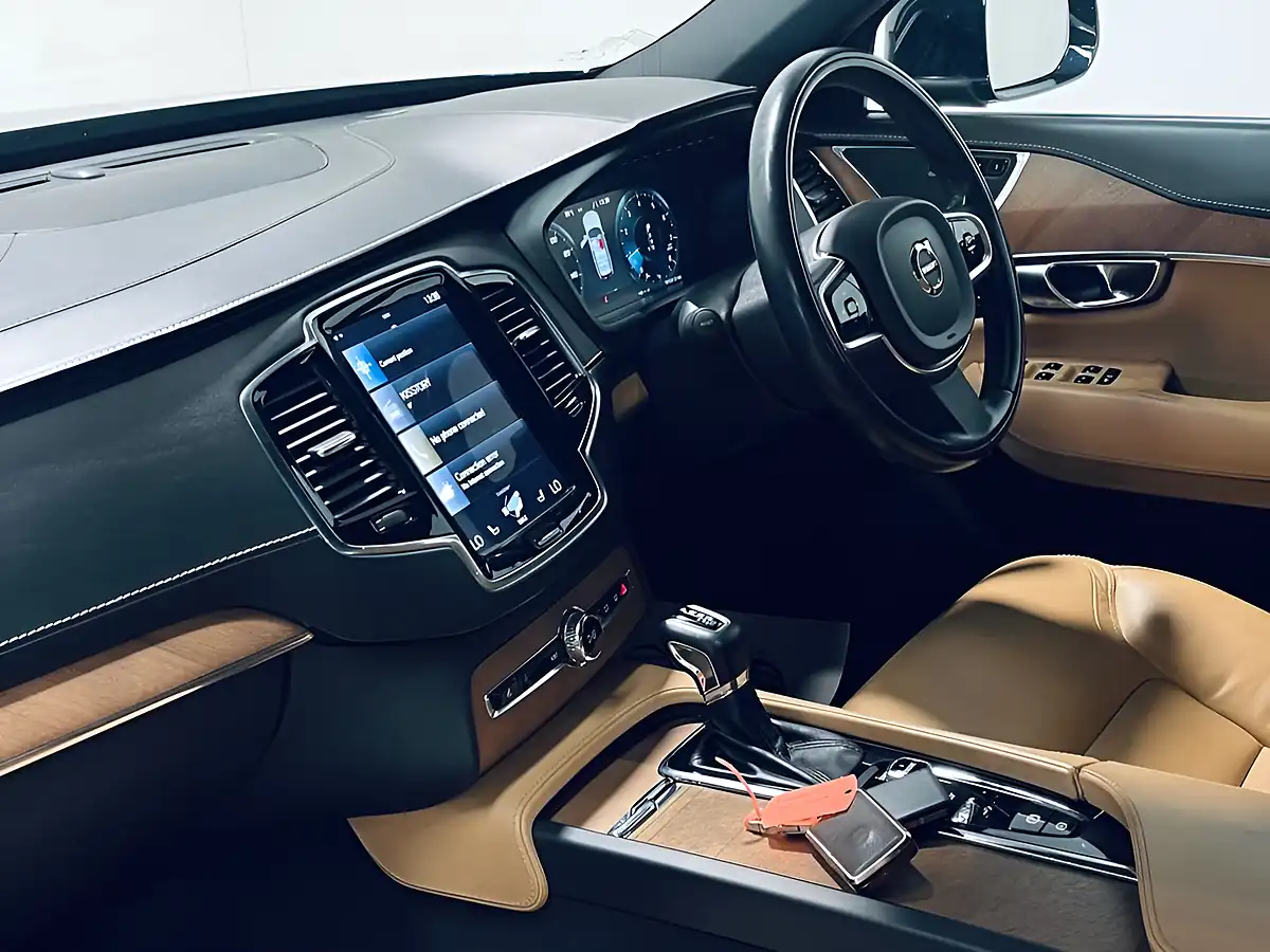 Used 2016 Volvo XC90 Inscription Blue - Interior and Exterior details 4
