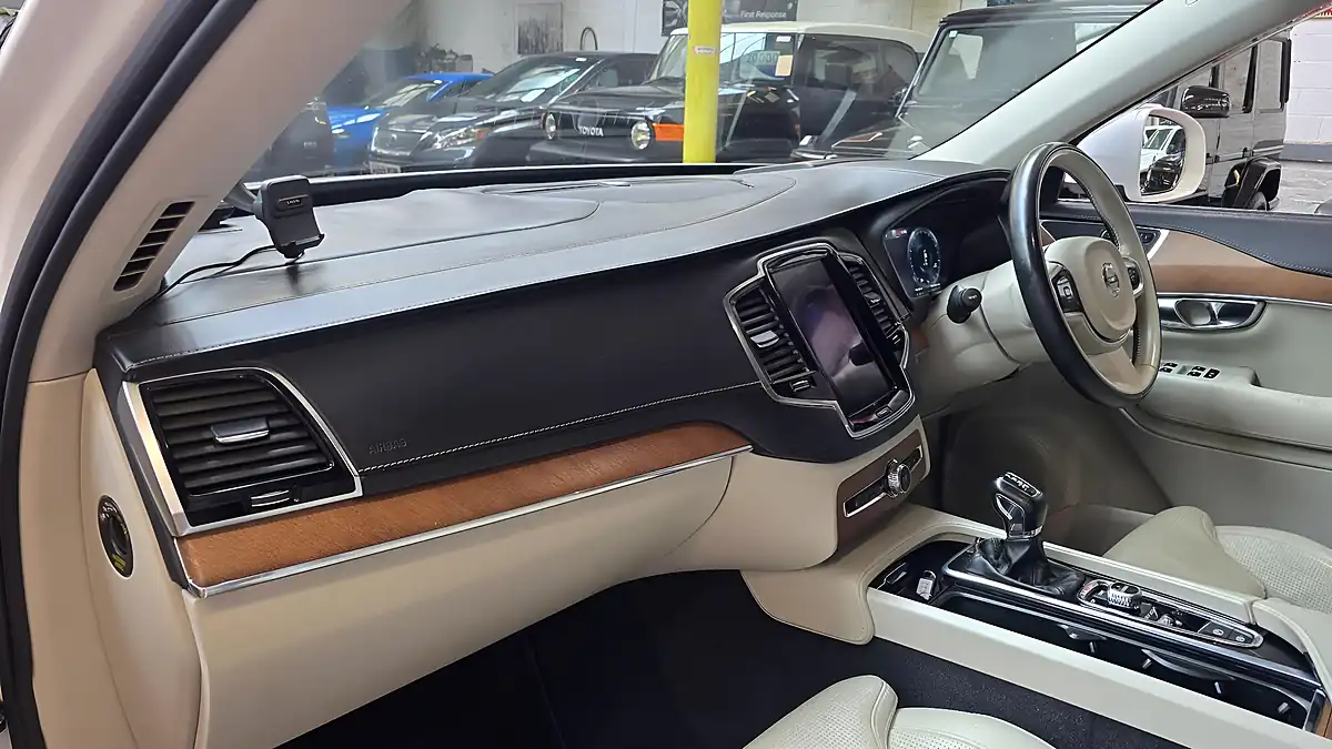 Used 2016 Volvo XC90 Inscription Geartronic 4WD Polestar White - Interior and Exterior details 10