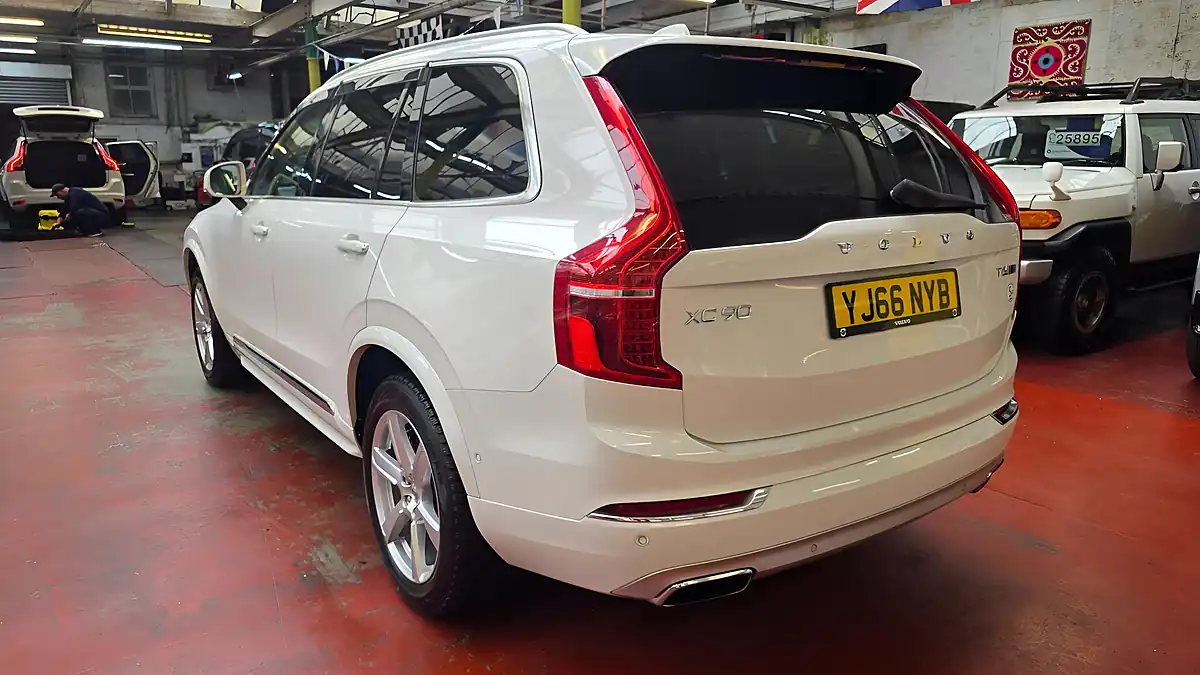 Used 2016 Volvo XC90 Inscription Geartronic 4WD Polestar White - Interior and Exterior details 18