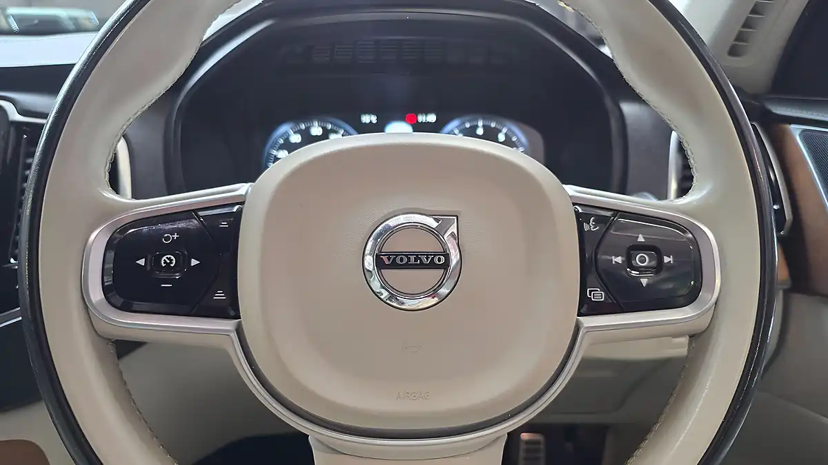 Used 2016 Volvo XC90 Inscription Geartronic 4WD Polestar White - Interior and Exterior details 5