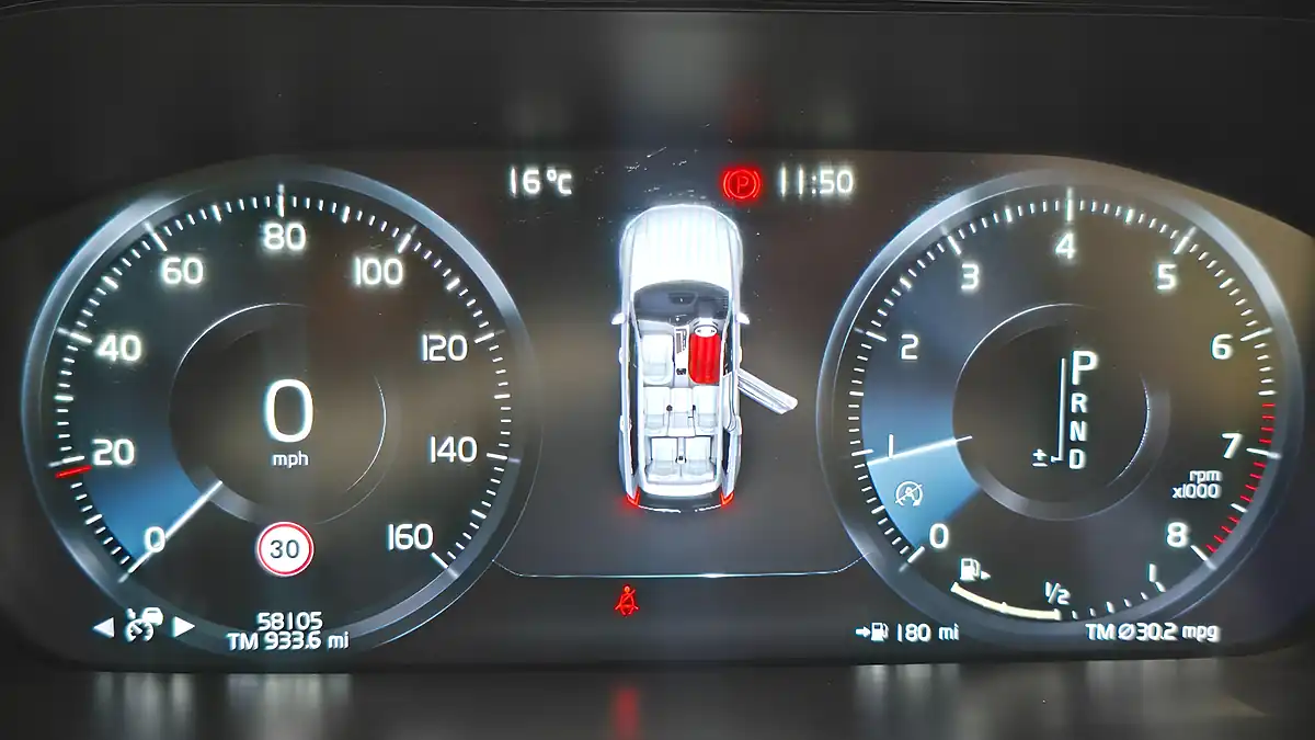 Used 2016 Volvo XC90 Inscription Geartronic 4WD Polestar White - Interior and Exterior details 7