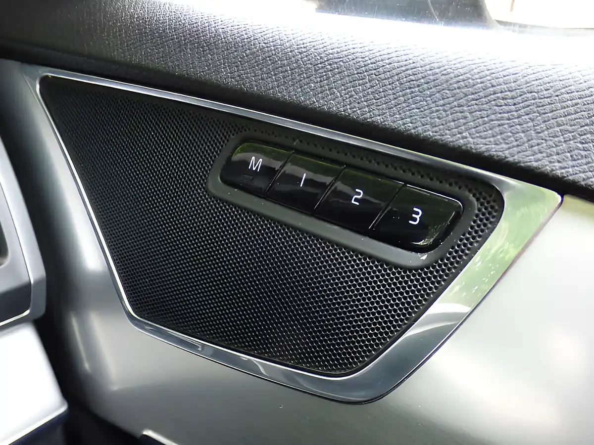 Used 2016 Volvo XC90 Momentum Black - Interior and Exterior details 17