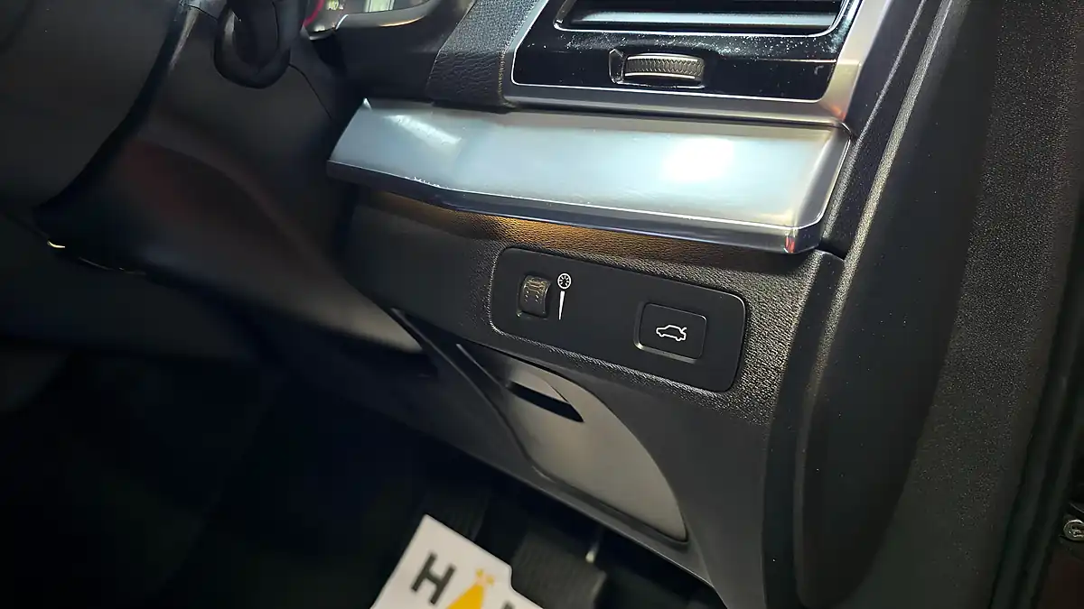 Used 2016 Volvo XC90 Momentum Black - Interior and Exterior details 10