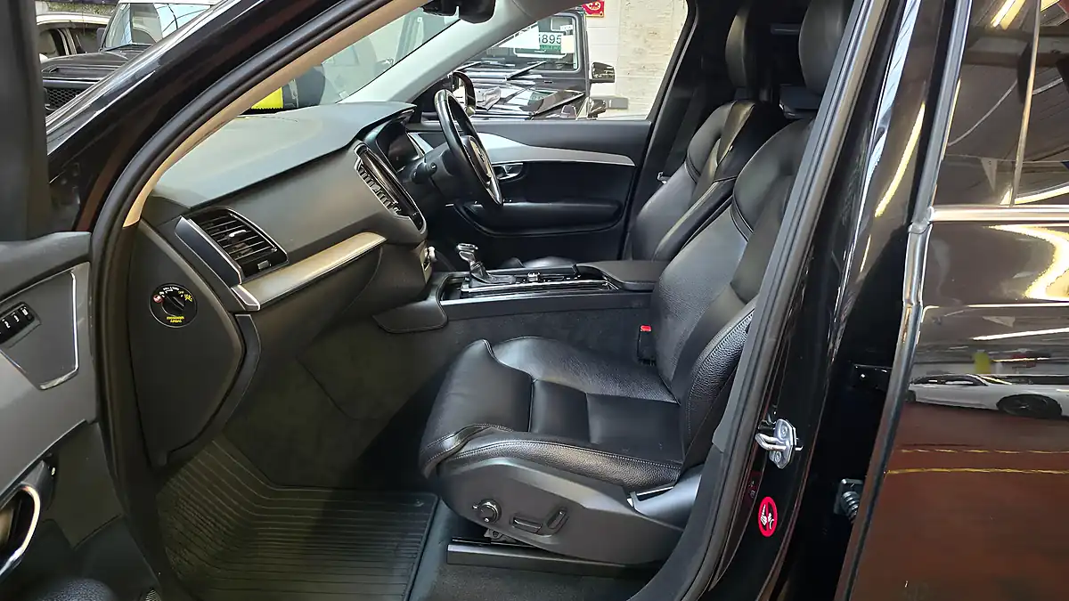 Used 2016 Volvo XC90 Momentum Black - Interior and Exterior details 12