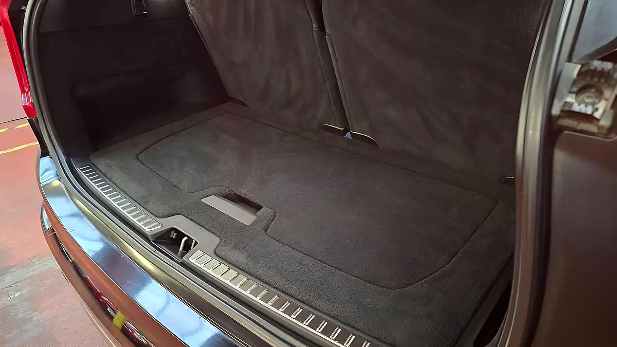 Used 2016 Volvo XC90 Momentum Black - Interior and Exterior details 13