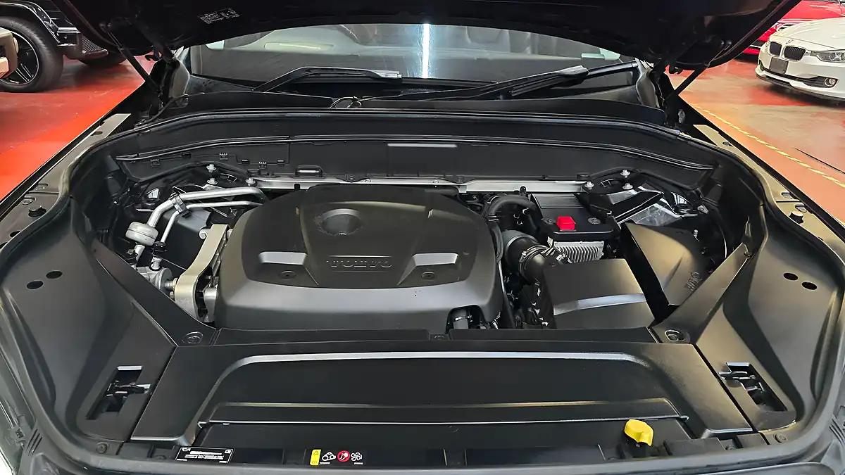 Used 2016 Volvo XC90 Momentum Black - Interior and Exterior details 20