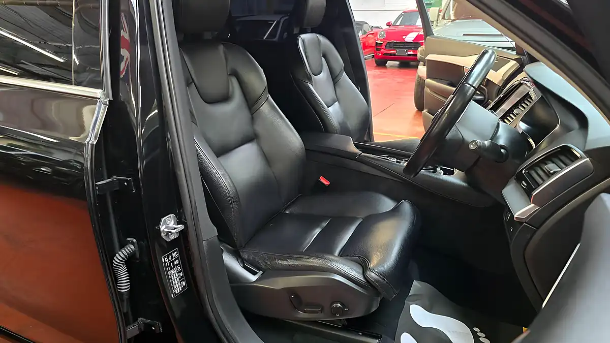 Used 2016 Volvo XC90 Momentum Black - Interior and Exterior details 6