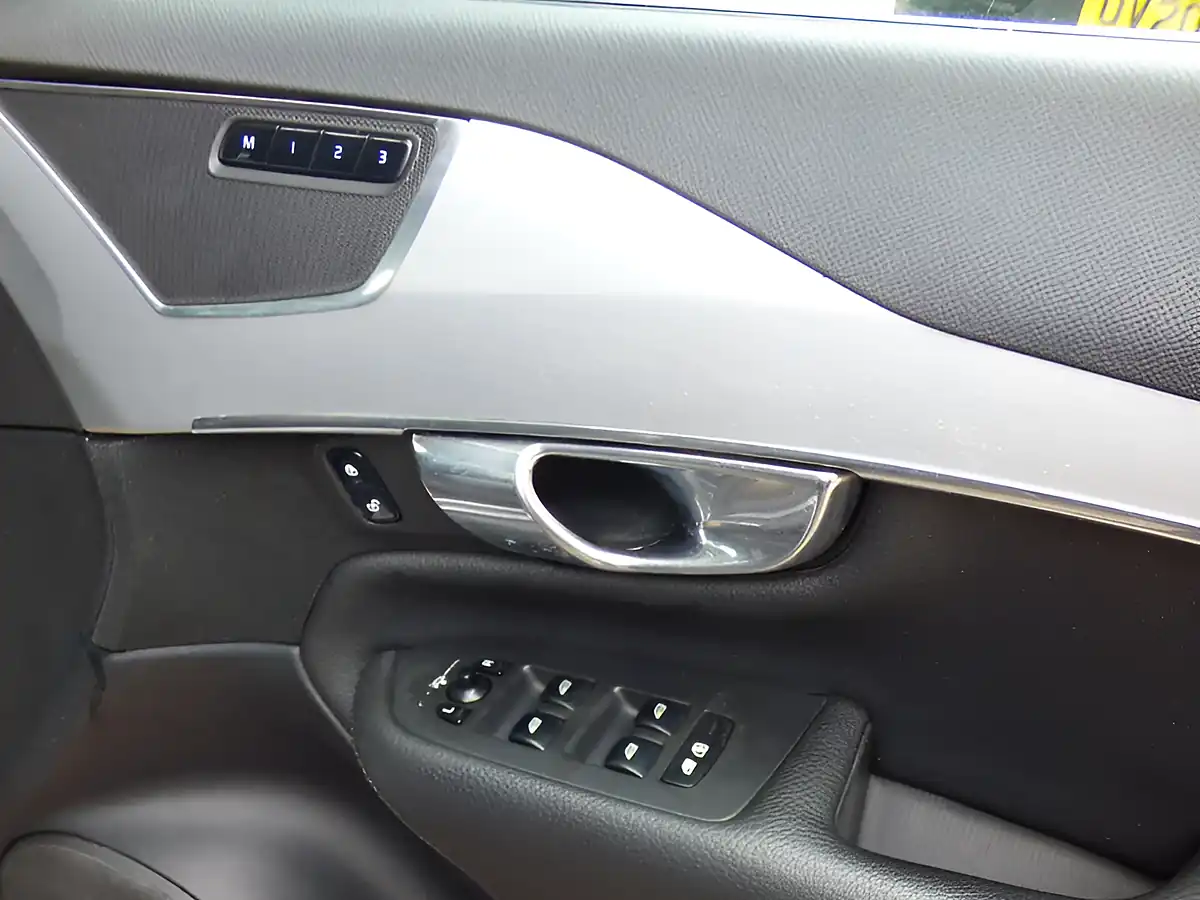 Used 2016 Volvo XC90 Momentum Grey - Interior and Exterior details 13