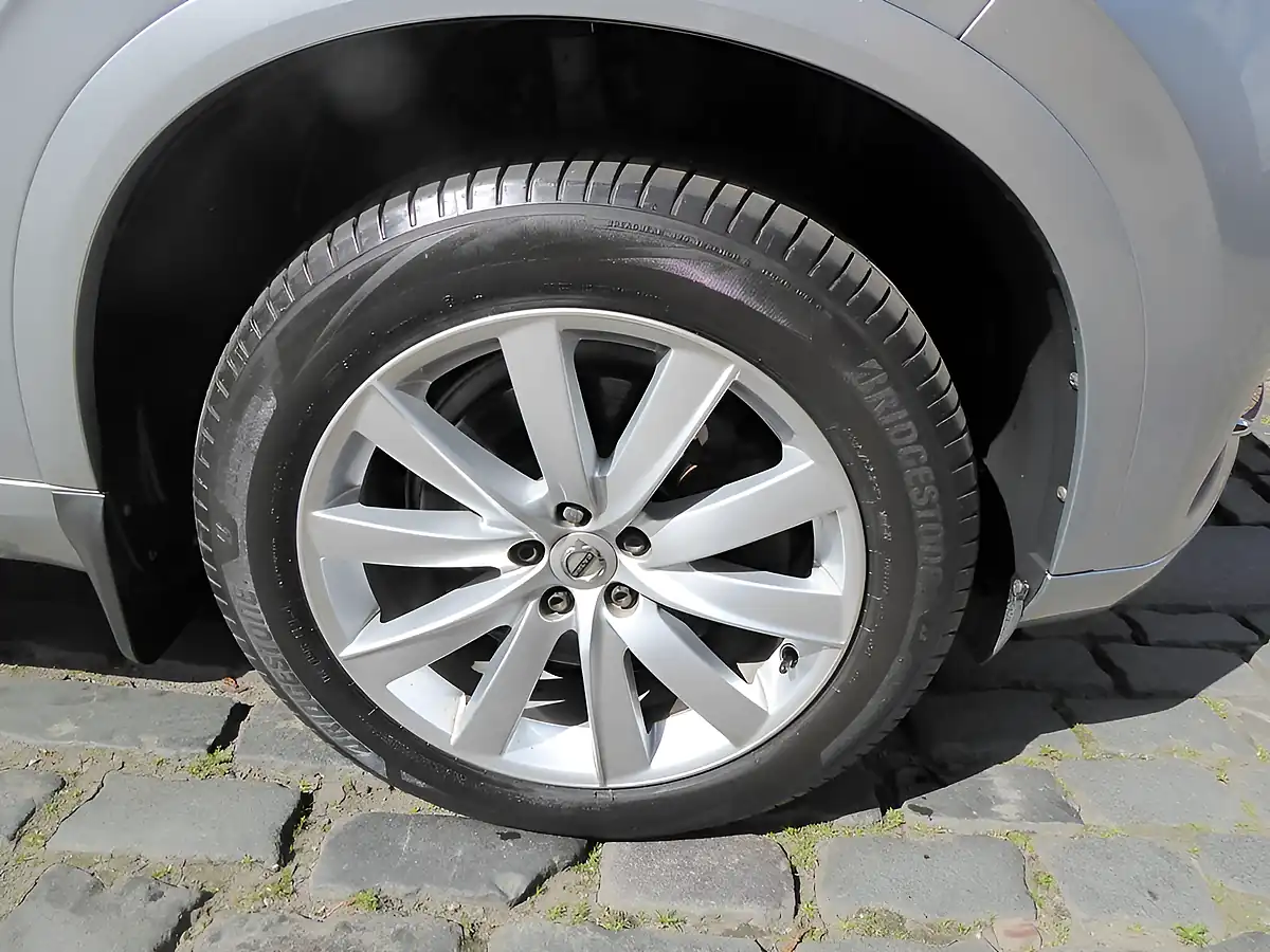Used 2016 Volvo XC90 Momentum Silver - Interior and Exterior details 13