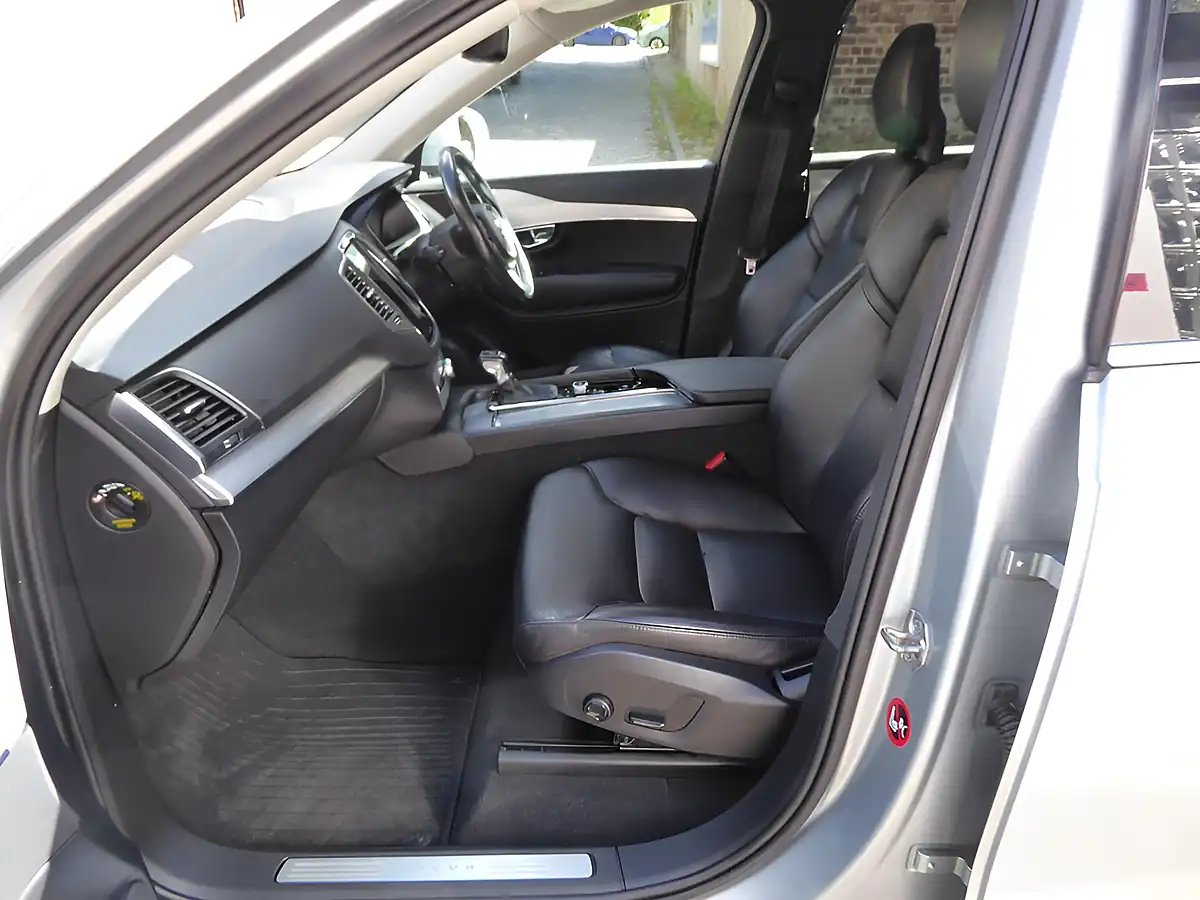 Used 2016 Volvo XC90 Momentum Silver - Interior and Exterior details 14
