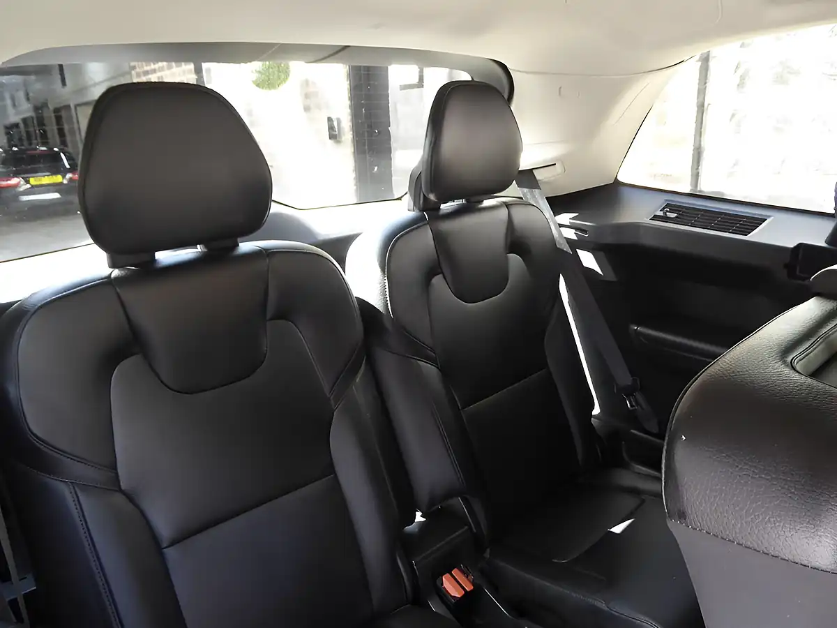Used 2016 Volvo XC90 Momentum Silver - Interior and Exterior details 20