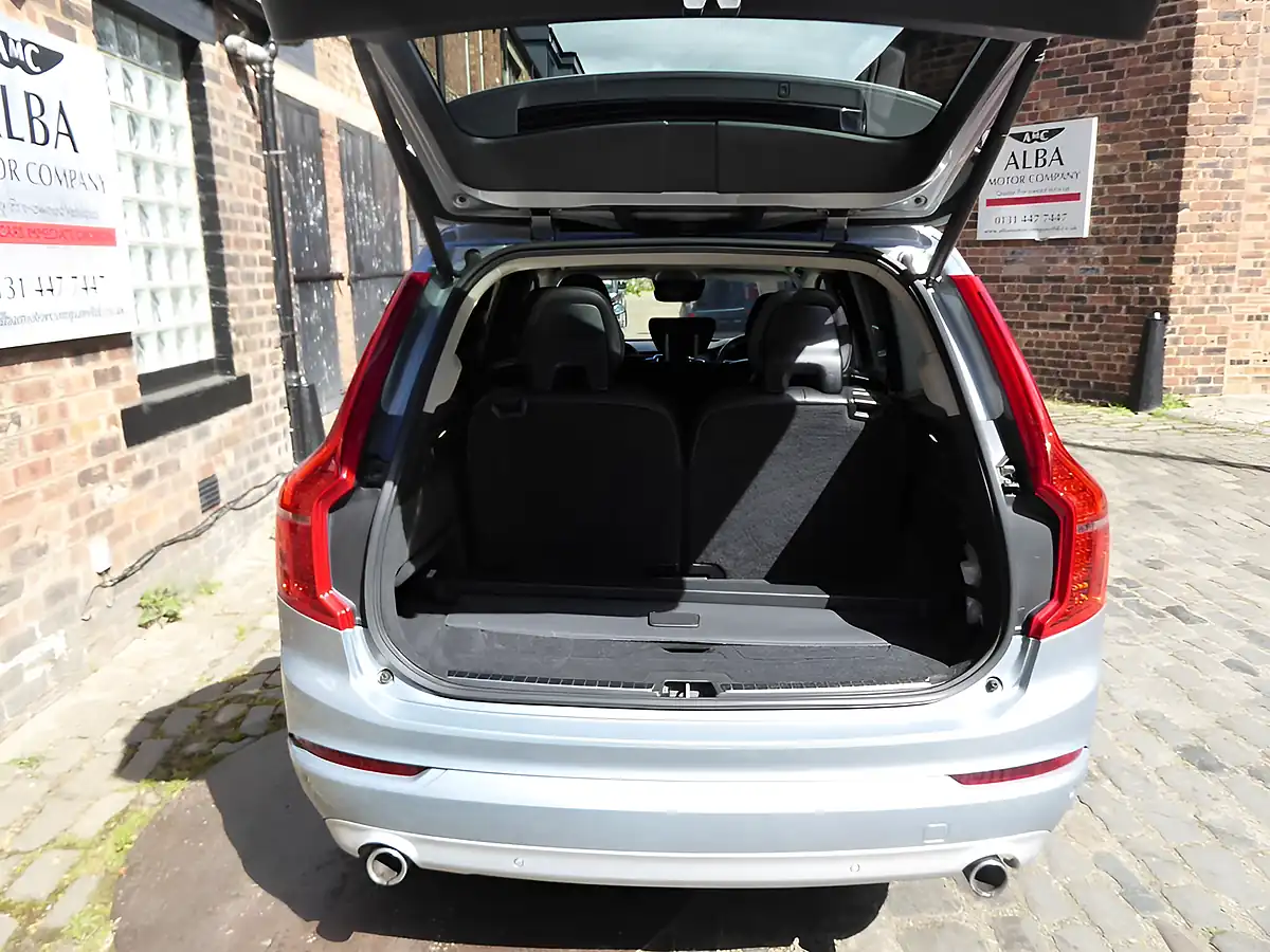 Used 2016 Volvo XC90 Momentum Silver - Interior and Exterior details 9