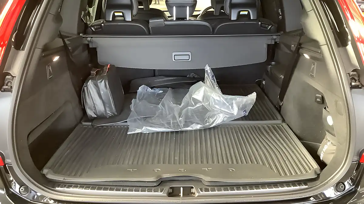 Used 2016 Volvo XC90 R-Design Black - Interior and Exterior details 6