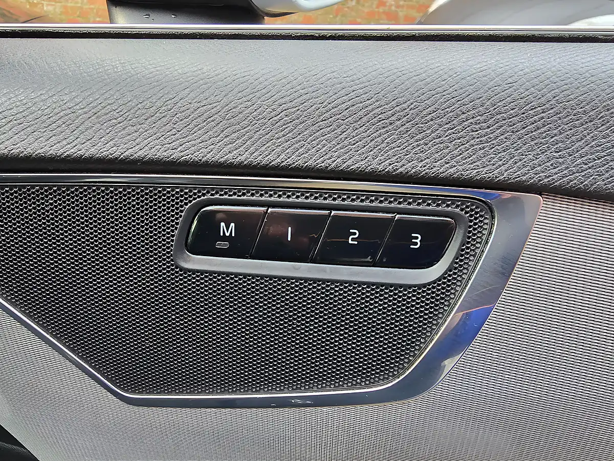 Used 2016 Volvo Xc90 R-Design Black - Interior and Exterior details 14