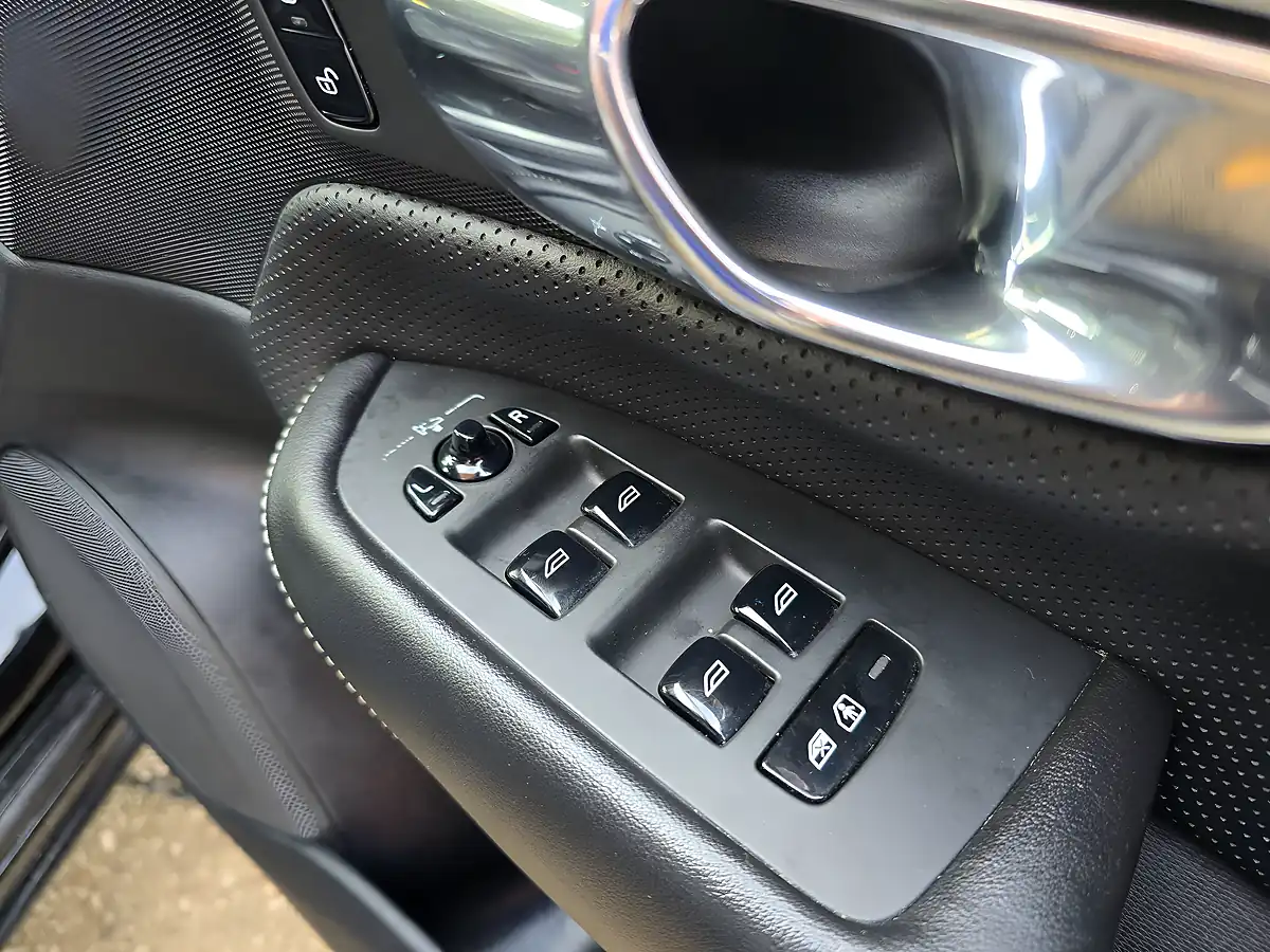 Used 2016 Volvo Xc90 R-Design Black - Interior and Exterior details 16