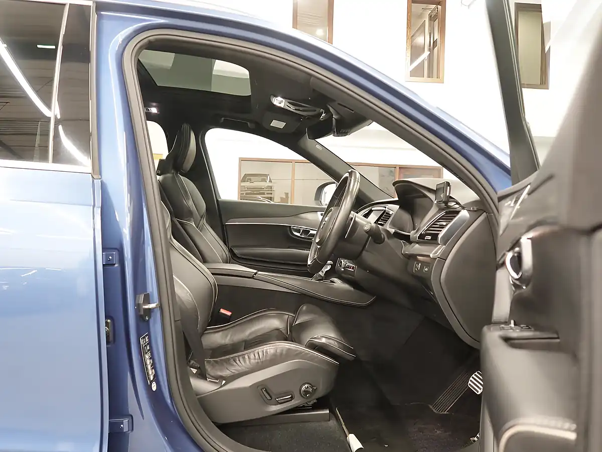 Used 2016 Volvo XC90 R-Design Blue - Interior and Exterior details 17