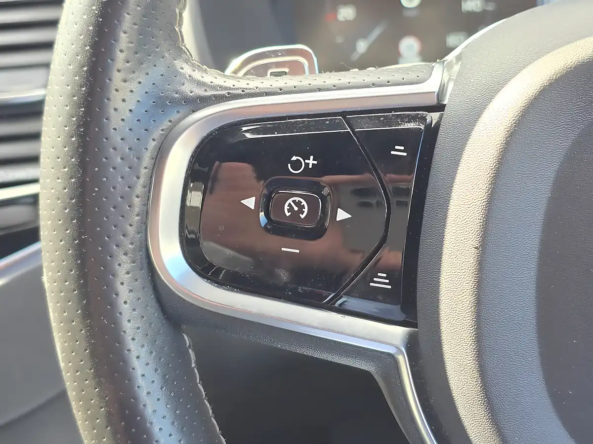 Used 2016 Volvo XC90 R-Design Blue - Interior and Exterior details 14
