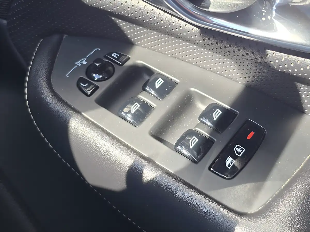 Used 2016 Volvo XC90 R-Design Blue - Interior and Exterior details 15