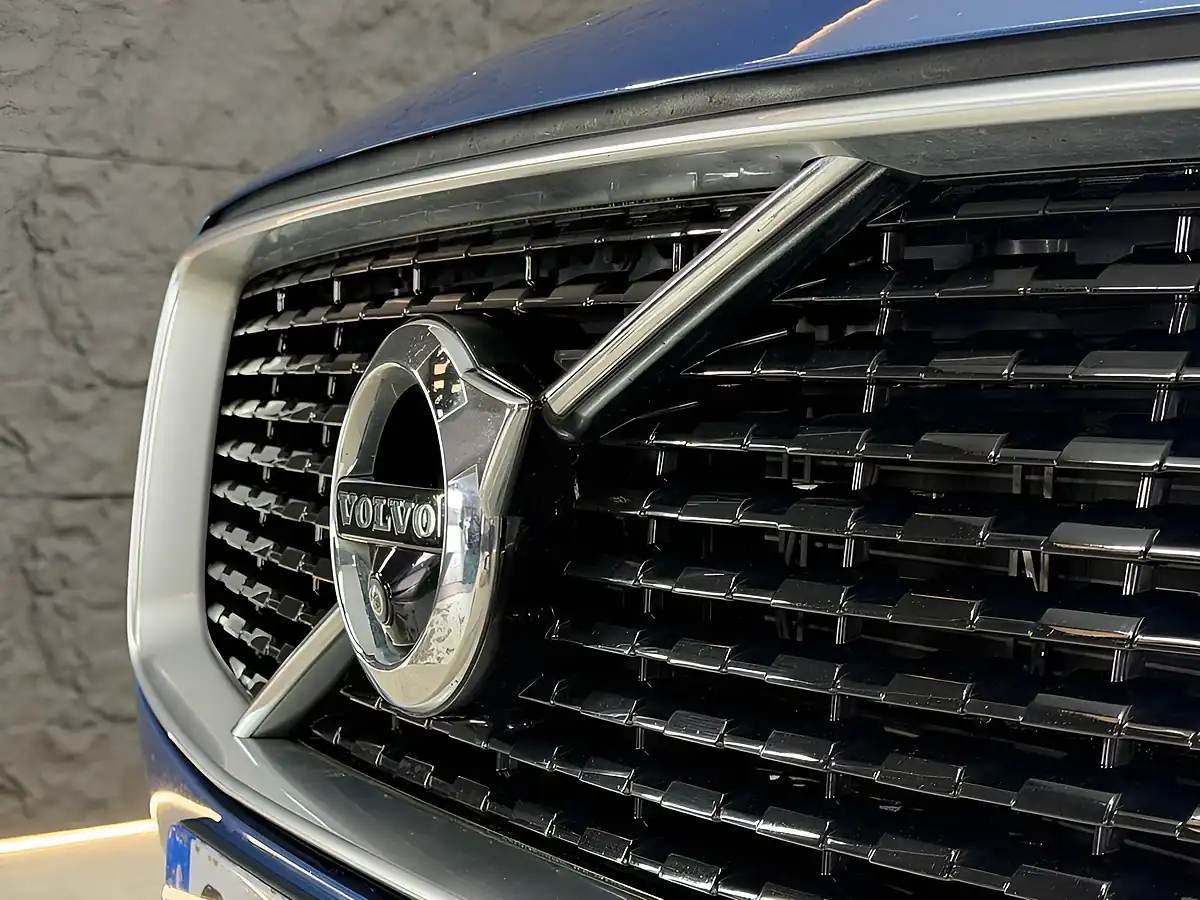 Used 2016 Volvo XC90 R-Design Bursting Blue - Interior and Exterior details 13