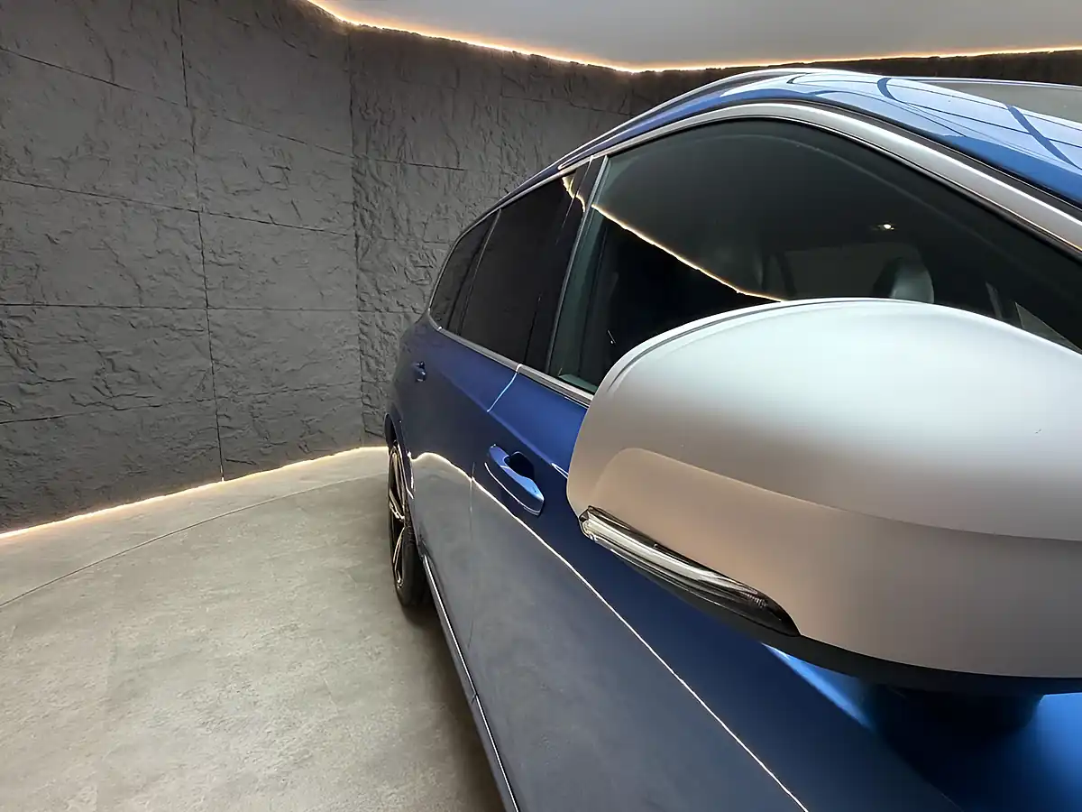 Used 2016 Volvo XC90 R-Design Bursting Blue - Interior and Exterior details 14
