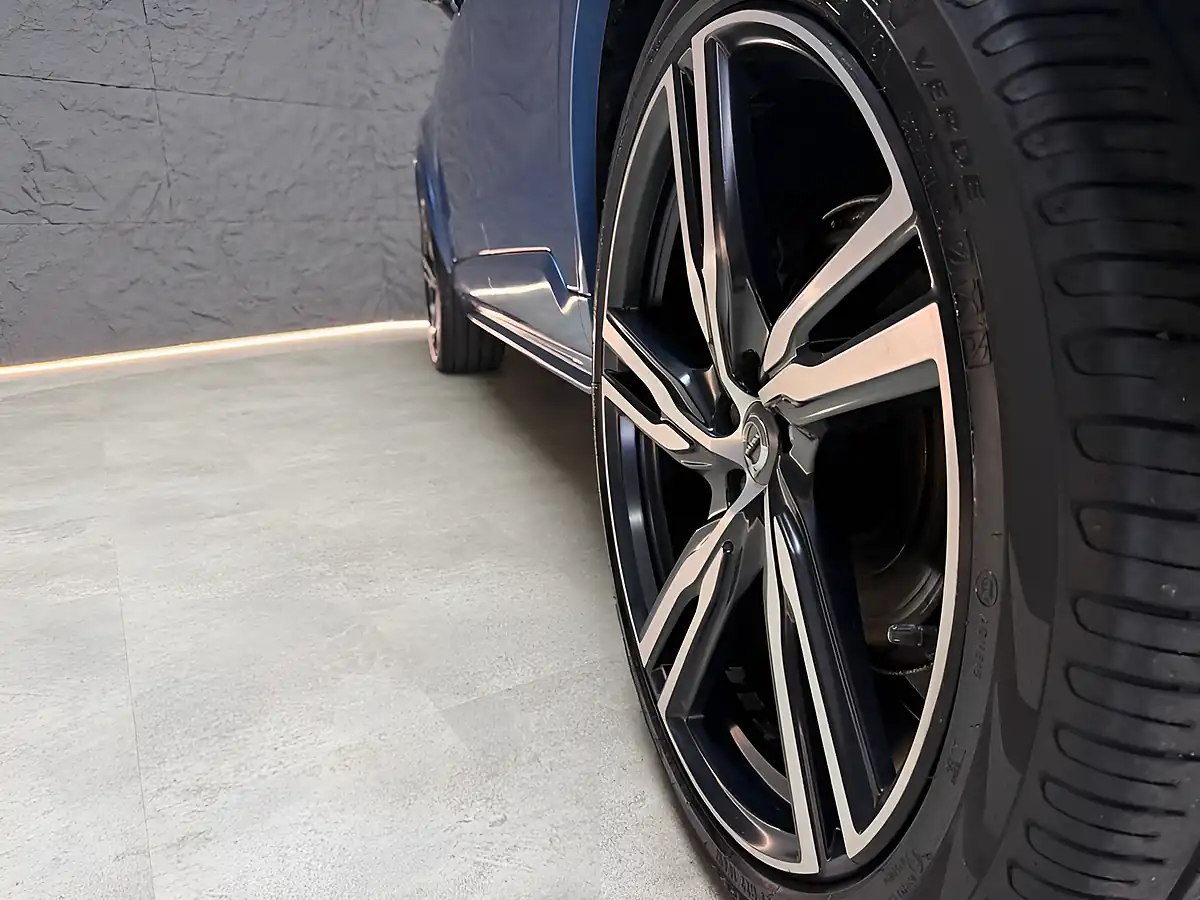 Used 2016 Volvo XC90 R-Design Bursting Blue - Interior and Exterior details 19