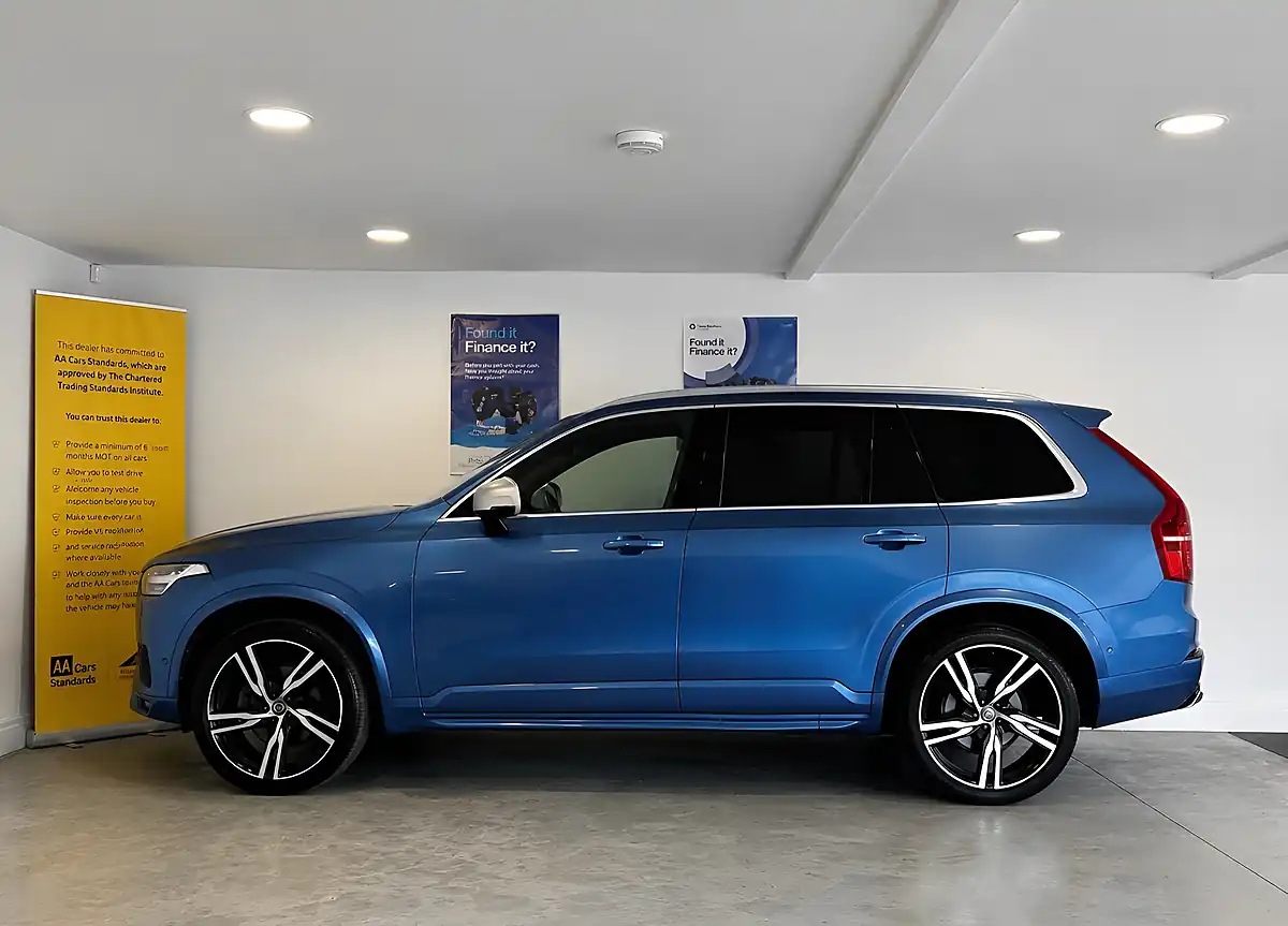 Used 2016 Volvo XC90 R-Design Bursting Blue - Interior and Exterior details 8