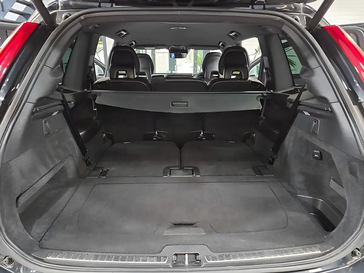 Used 2016 Volvo XC90 R-Design Grey - Interior and Exterior details 16